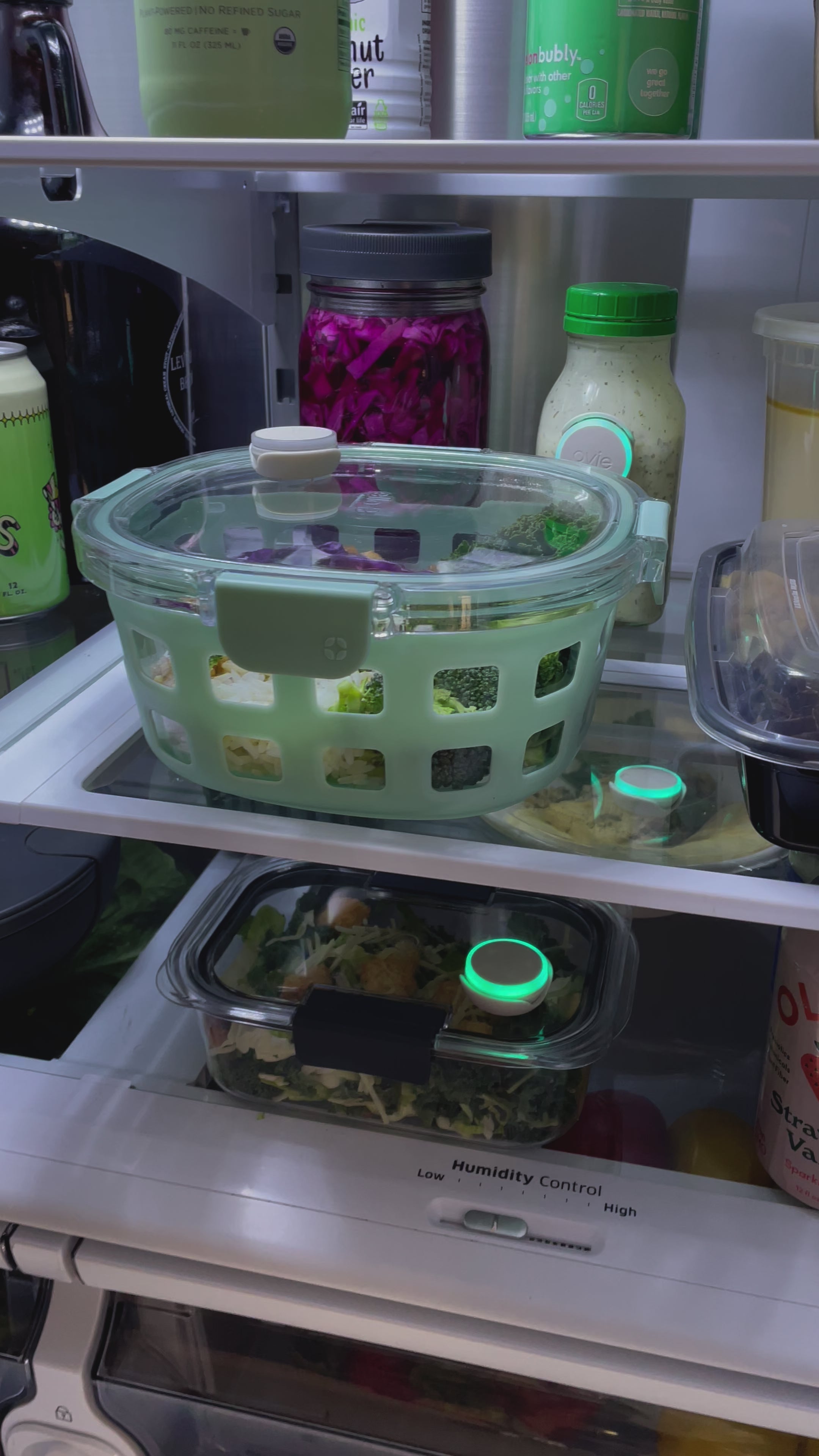 Video of fridge opening and LightTags on food containers lighting up in teal or yellow